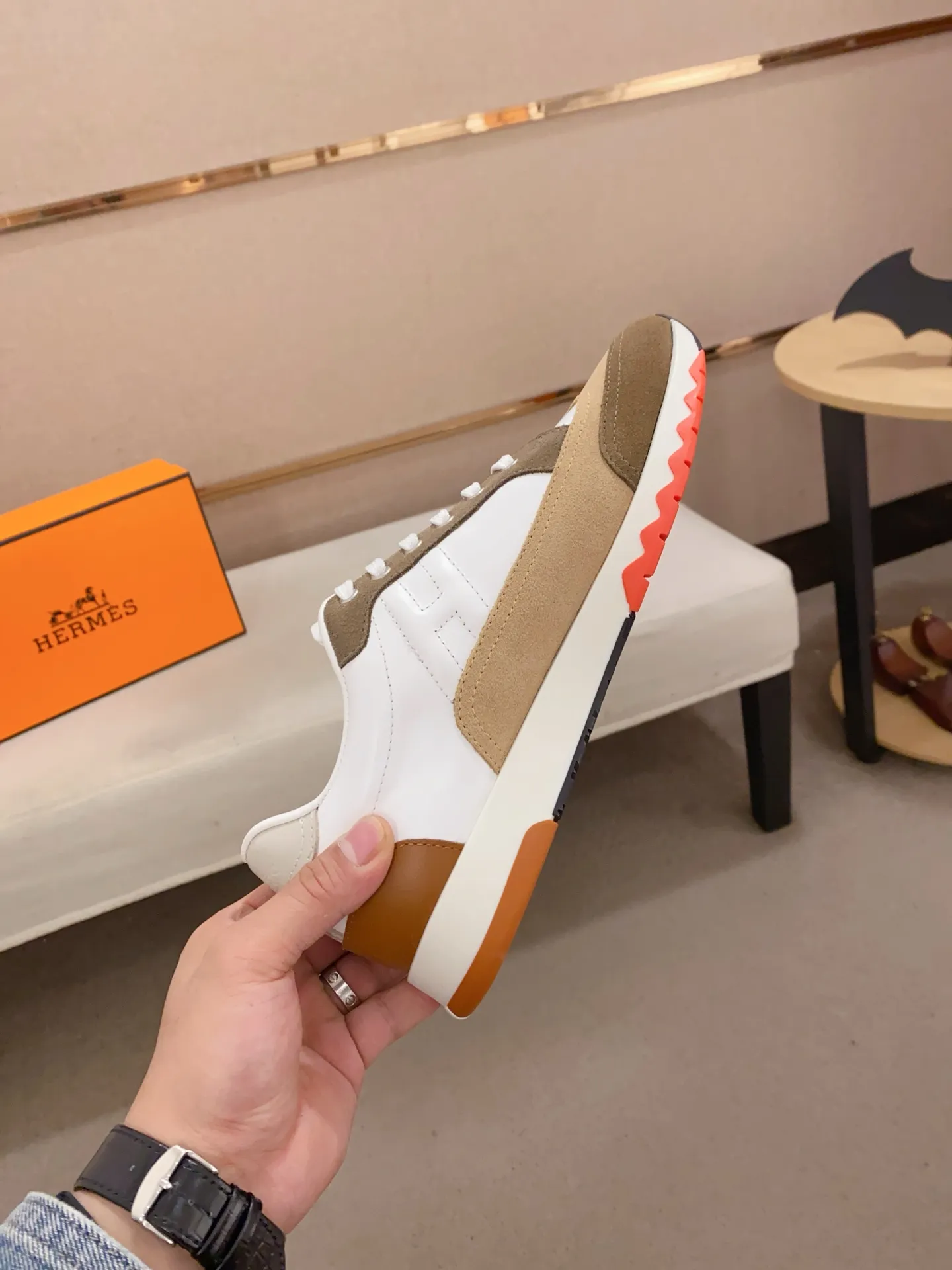 Ex-factory price: 500💰《HERMES》【Classic Original Version】Hermès; Top 🔝 Purchasing Agency 🔍🔍Men's latest 🇺🇸 counters are sold simultaneously, original imported from Italy ▲▲First-layer cowhide ▲▲ (high-end, extravagance and class) times) Exquisite workmanship (Italian 🇮🇹Imported water-dyed 🐂cowhide lining) sole: Original sole provided by the original factory, ⚠️exclusive double-layer activity·TPR·rubber·combined molded outsole; super comfortable·wear-resistant·non-slip·environmental protection The real thing is more beautiful if you take the real thing (high quality, follow the order), you can enter and exit the counter at will * Number of yards: 38·39·40·41·42·43·44# (can be customized 45.)